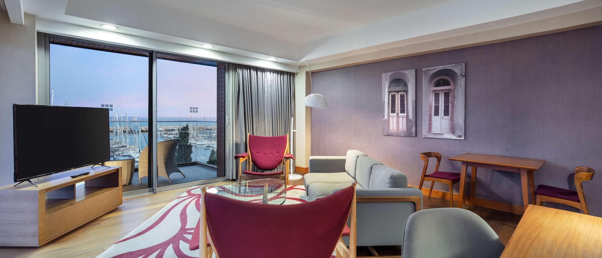 Doubletree By Hilton Kusadası Eksteriør bilde