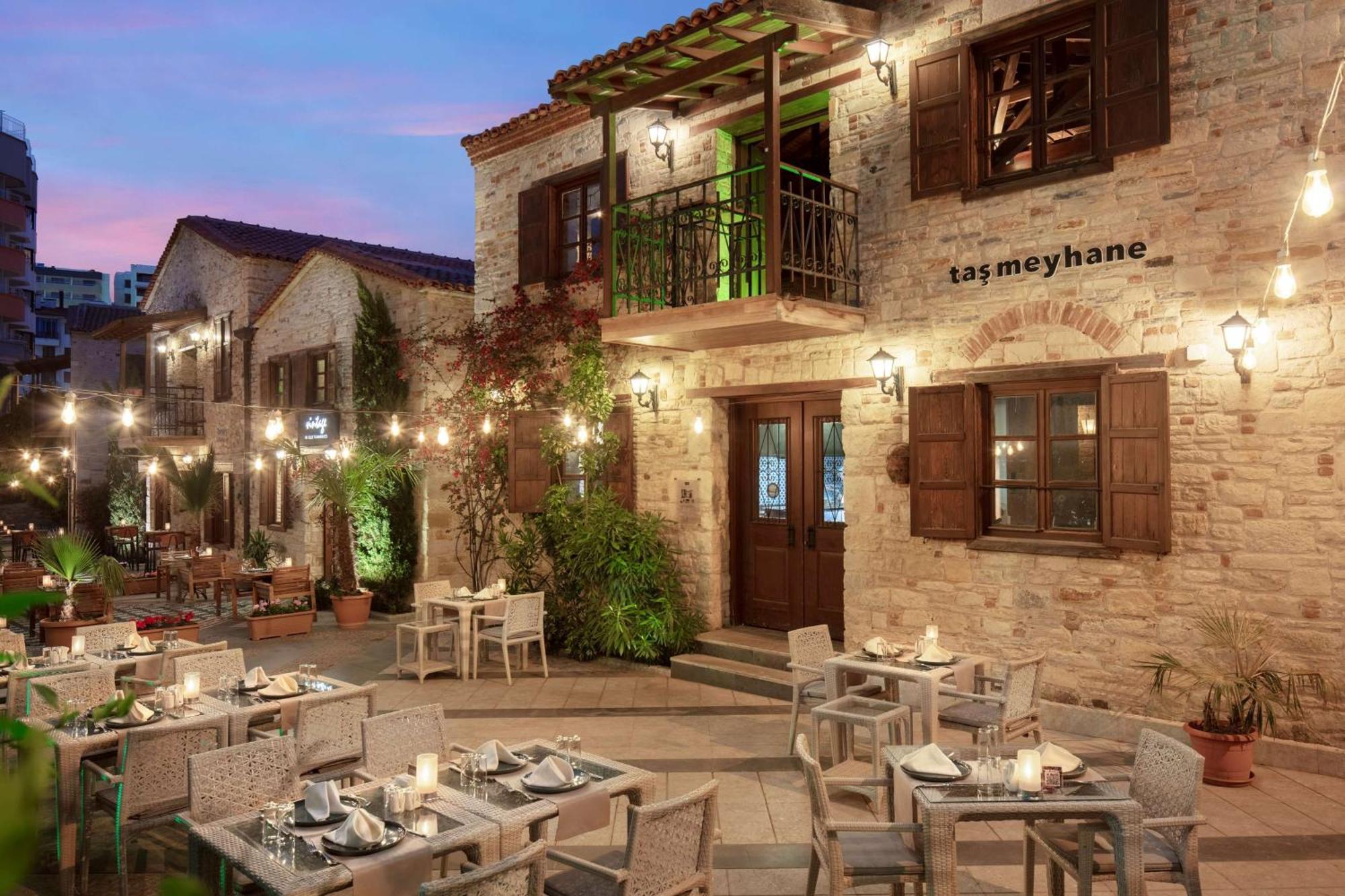 Doubletree By Hilton Kusadası Eksteriør bilde